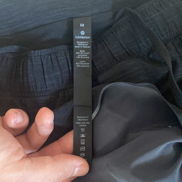 Lululemon shorts with liners Mens - Picture 3 of 3